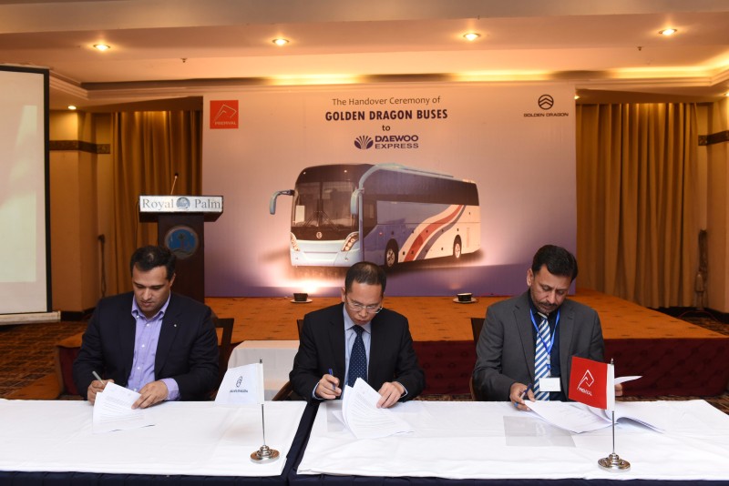 �������Э��ǩ�� ���οͳ�Я�ְͻ�˹̹�������