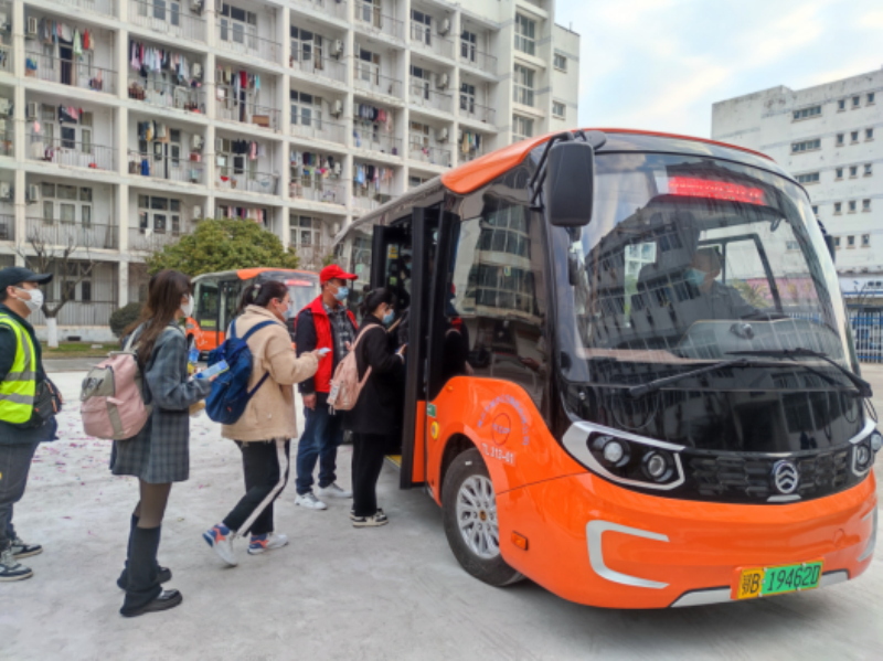 �����ǳ�������У����������������Ϊݷݷѧ����ͨУ԰�����һ���